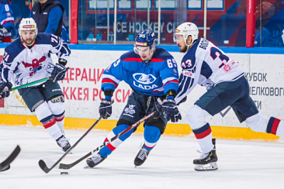 Хоккейная "Лада" на домашнем льду проиграла "Соколу"