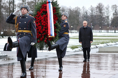 Владимир Путин поздравил ветеранов с 80-летием прорыва блокады Ленинграда