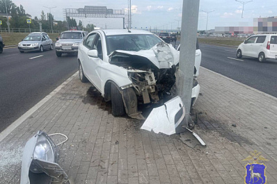 В Самаре 2 августа водитель погиб после столкновения с фонарем