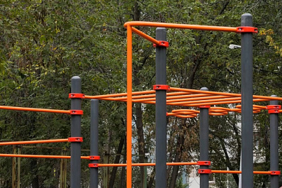 В самарском парке Дружбы открыли универсальную воркаут-площадку