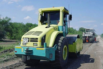 16 км транзитной дороги в Самарской области ремонтируют с использованием старого асфальта