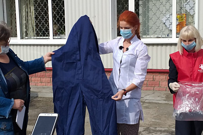 Сотрудники тольяттинской скорой получили более 450 защитных костюмов