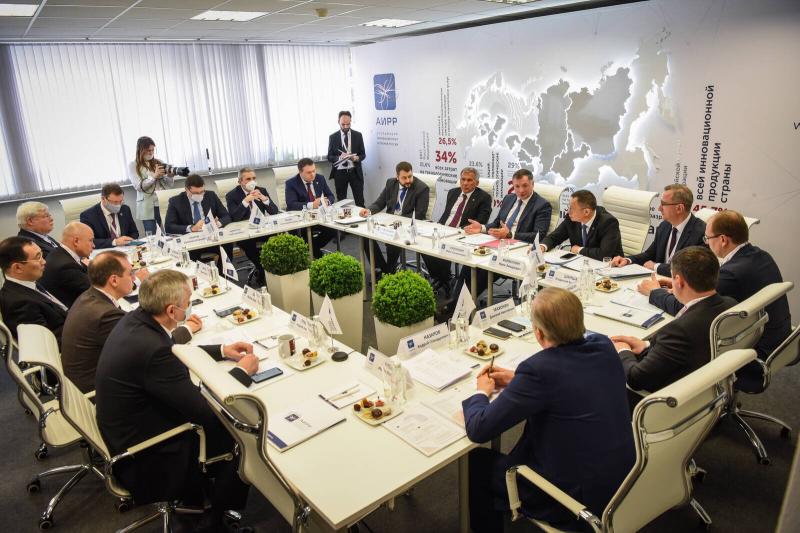 Дмитрий Азаров предложил внести самарский форум инноваций в план мероприятий Года науки и технологий