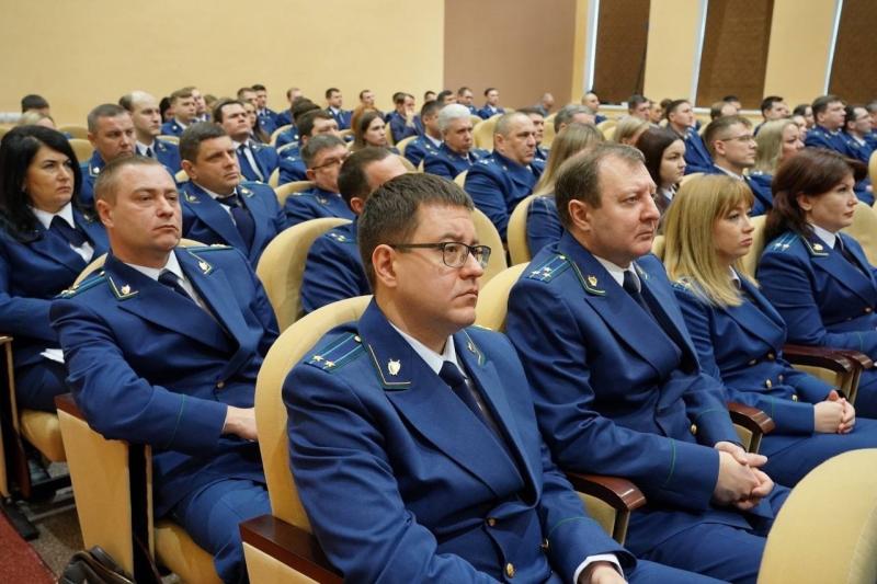 Дмитрий Азаров поздравил сотрудников прокуратуры с профессиональным праздником