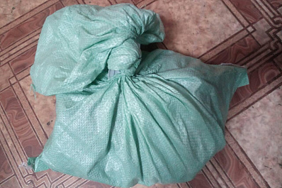 Крупную партию наркотиков полицейские изъяли из рюкзака 20-летнего парня на остановке в Жигулевске