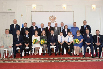 Михаил Бабич вручил госнаграды жителям Приволжья