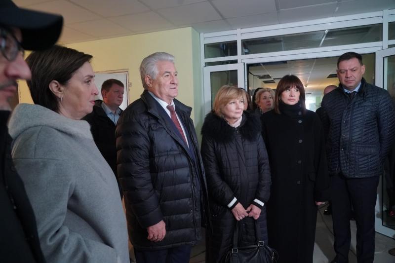 В Самаре депутаты СГД, министр здравоохранения и глава города проверили ход строительства детской поликлиники в Октябрьском районе