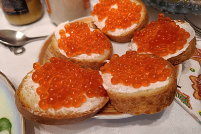 Россияне стали чаще покупать белую икру вместо красной