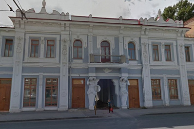 В Самаре дом с атлантами на ул. Венцека, 55 защитят от вандалов за 5,8 млн рублей 