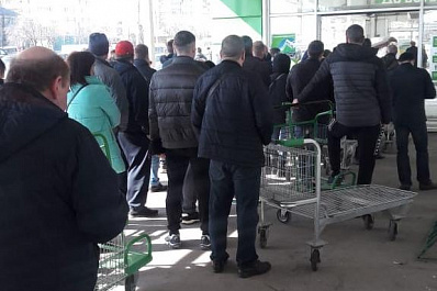 В Самаре у "Космопорта" возникла огромная очередь