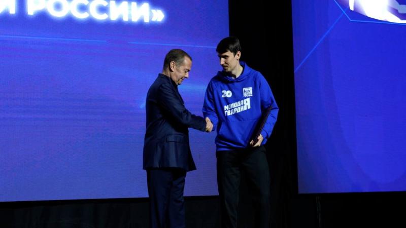 Самарские молодогвардейцы доложили Дмитрию Медведеву о развитии БПЛА и гумпомощи Донбассу