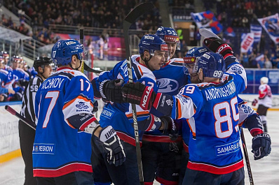 Тольяттинская Лада после победы над Металлургом возглавила таблицу ВХЛ