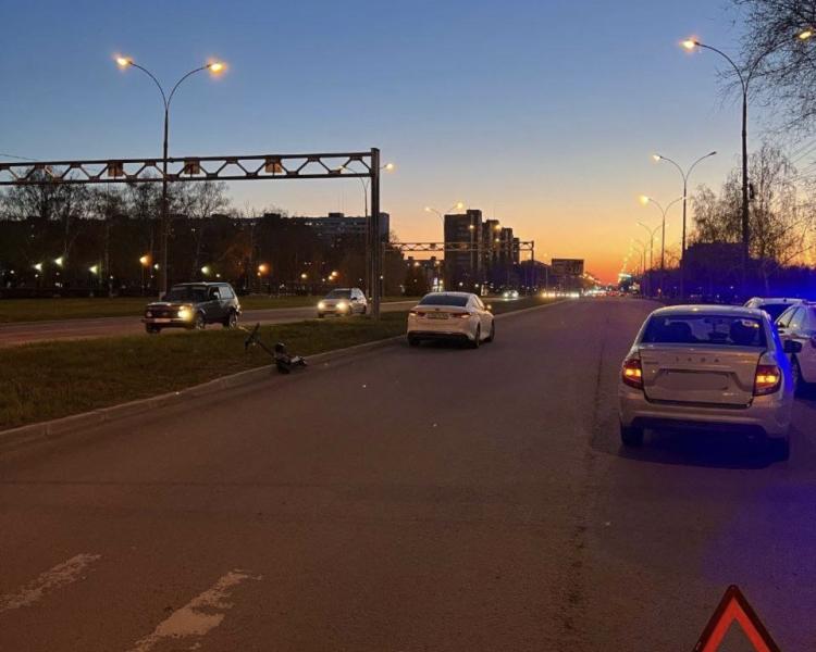 В Тольятти 16 апреля мужчина на "Гранте" сбил двух подростков на самокате