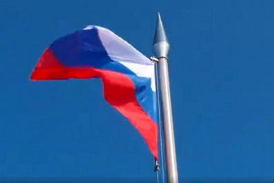 На самарской набережной прошел флешмоб в преддверии Дня Государственного флага России