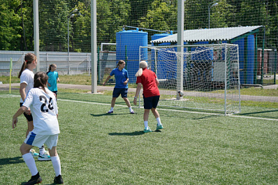 В Самаре футбольные профи провели тренировки для молодых спортсменов