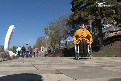 Люди с ограниченными возможностями проверили ход реконструкции 4-й очереди набережной Самары