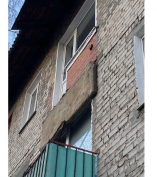 В Сызрани под женщиной обрушился балкон