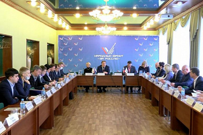 В Самаре обсудили реализацию нацпроектов, снабжение магазинов продуктами и помощь переселенцам