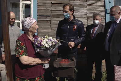 В Волжском районе чествовали ветерана труда Анастасию Щелочкову