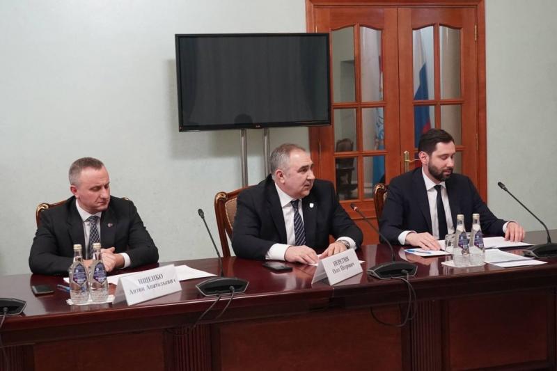 Губернатор Дмитрий Азаров провел встречу с руководителем Роспатента Юрием Зубовым