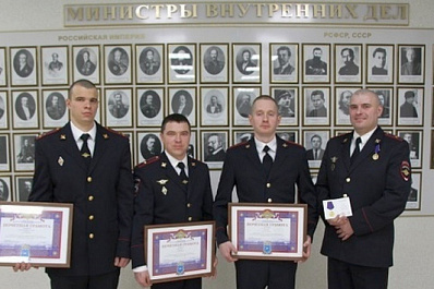 В Самаре офицерам подразделений по контролю за оборотом наркотиков в системе МВД РФ вручили заслуженные награды 