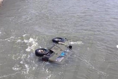 Внедорожник без водителя сбил девушку и утопился в Сызранке