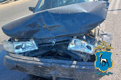 В Самарской области на встречке столкнулись две легковушки