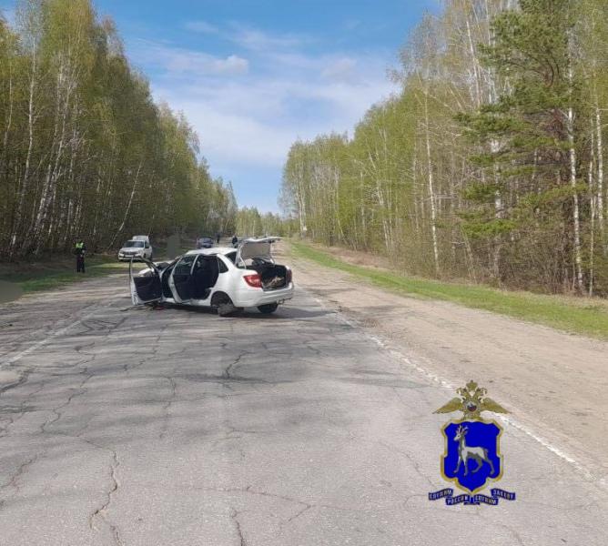 Погиб пассажир: в Самарской области на трассе перевернулась "Гранта"