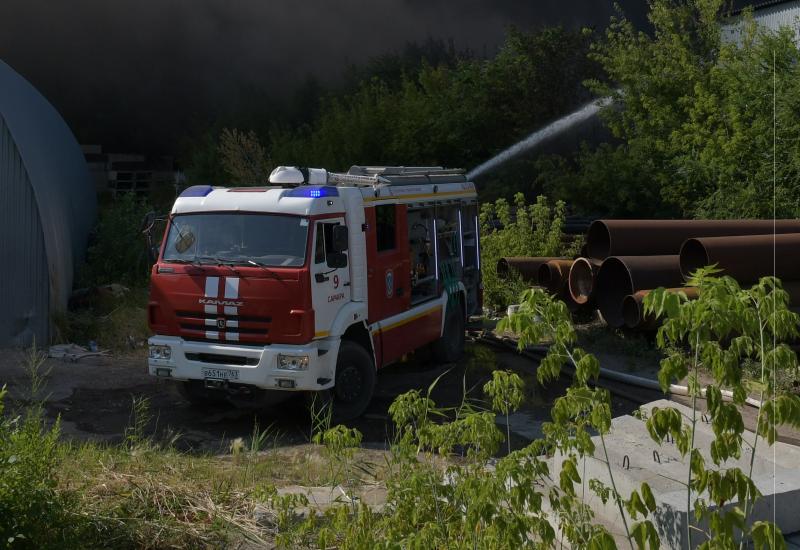 Под Тольятти тушат крупный пожар на заводе по переработке мусора