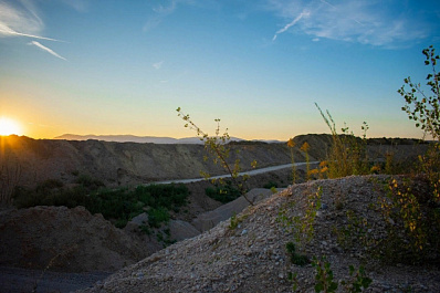 Страшно, но красиво: жители Самарской области устраивают фотосессии на краю огромного провала