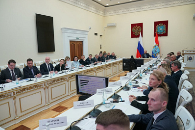 Поддержка вузов, ремонт дорог, газификация: Вячеслав Федорищев 24 ноября провел совещание Правительства Самарской области