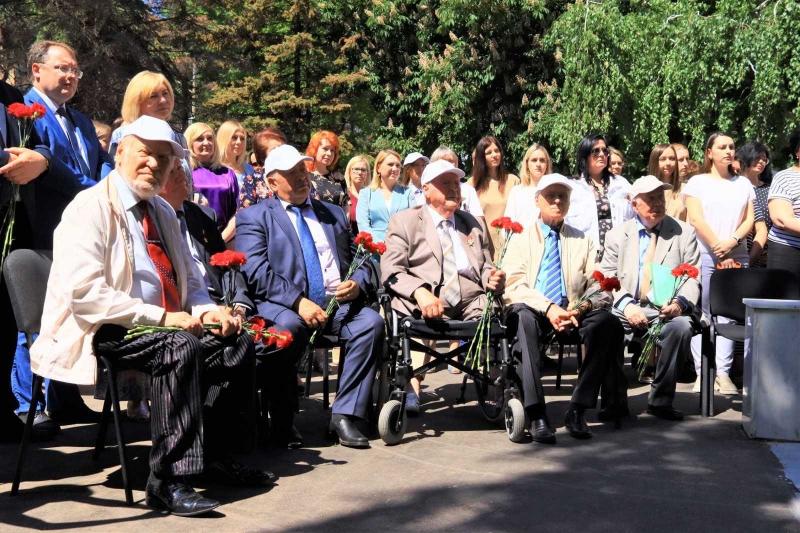 В память о "министре милосердия": в Самаре открыли мемориальную доску Галине Светкиной