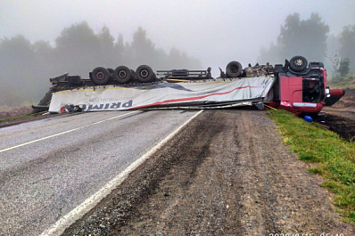 В Самарской области фура перевернулась на крышу и перекрыла трассу М5