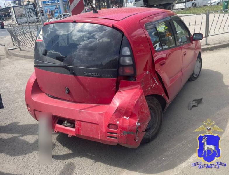 В Самаре в ДТП на перекрестке Победы и Ново-Вокзальной пострадала 52-летняя женщина