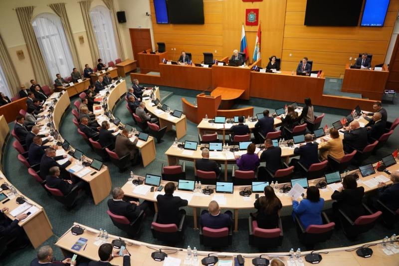 Защитить детей от "яда": в регионе хотят ограничить продажу энергетиков