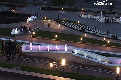 Горящие фонтаны на площади Славы в Самаре протестировали на День Победы