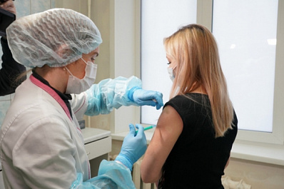 16 и 17 апреля привиться от коронавируса в Самарской области можно в мобильных пунктах возле ТЦ