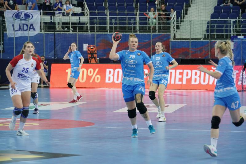 Три тольяттинских гандболистки перешли из "Лады" в команды Москвы и Майкопа