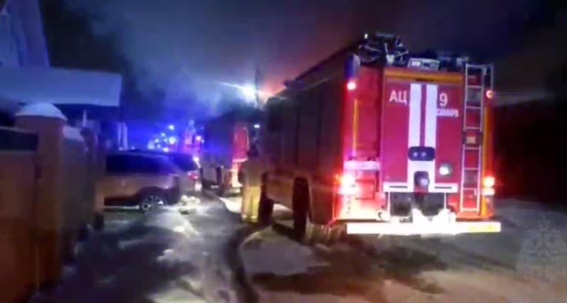 Во время крупного пожара в Октябрьском районе Самары погибли два человека