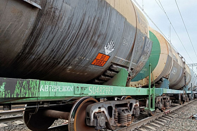 В Самарской области загорелась цистерна с нефтью