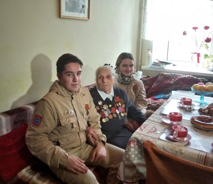 В Самаре юнармейцы проводят парады у домов ветеранов