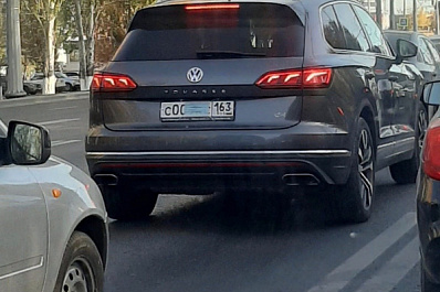 В Самаре автомобилисты начали закрывать номера медицинскими масками