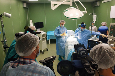 В Самаре проходит уникальная операция на позвоночнике