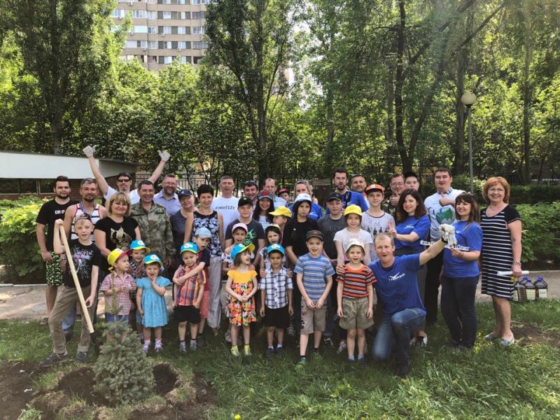 "Губерния" высадила в Тольятти голубые ели