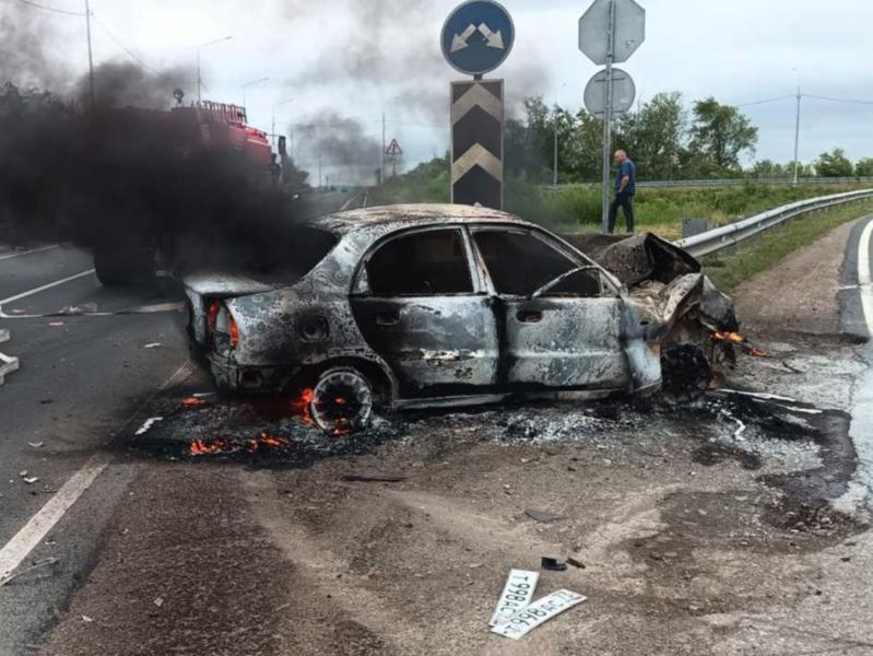 28 июня в Самарской области легковушка столкнулась с грузовиком и загорелась