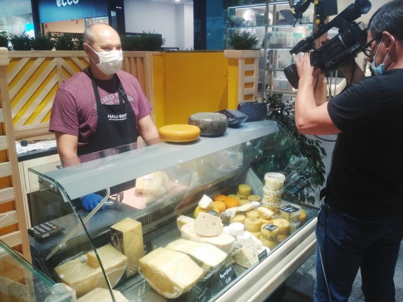 В Самаре поздравили работников торговли и вручили свидетельства обладателям знака "Самарский продукт"