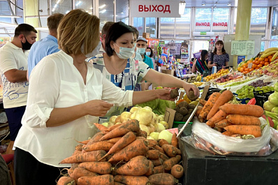 Новые ярмарки, торговля без посредников и общественный контроль: как сработали оперативные меры по снижению цен на овощи в Самарской области