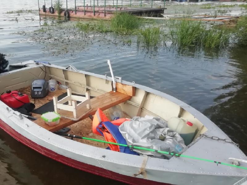 В Самарской области спасатели вытащили из воды четырех человек с перевернувшейся лодки