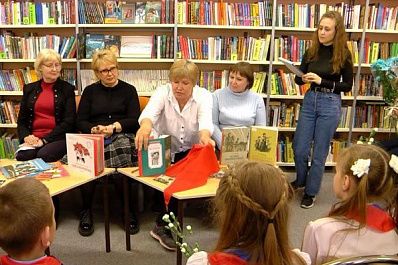 Самарские школьники встретились с ветеранами пионерии