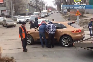 В Самаре на Ново-Садовой водитель Porsche протаранил трамвай